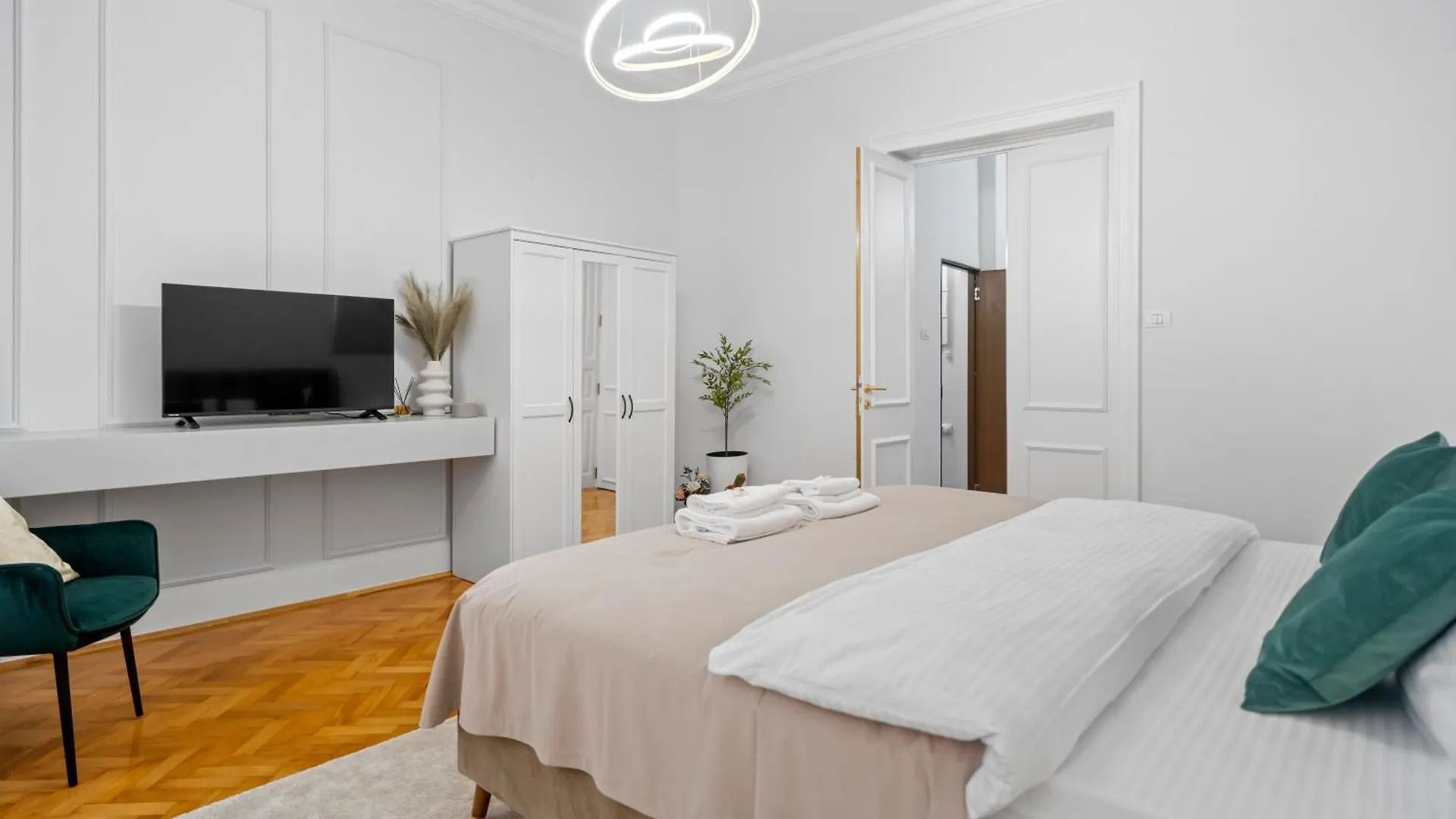 Zen Central Apartment With Self Check-In & Private Parking Bukurešť