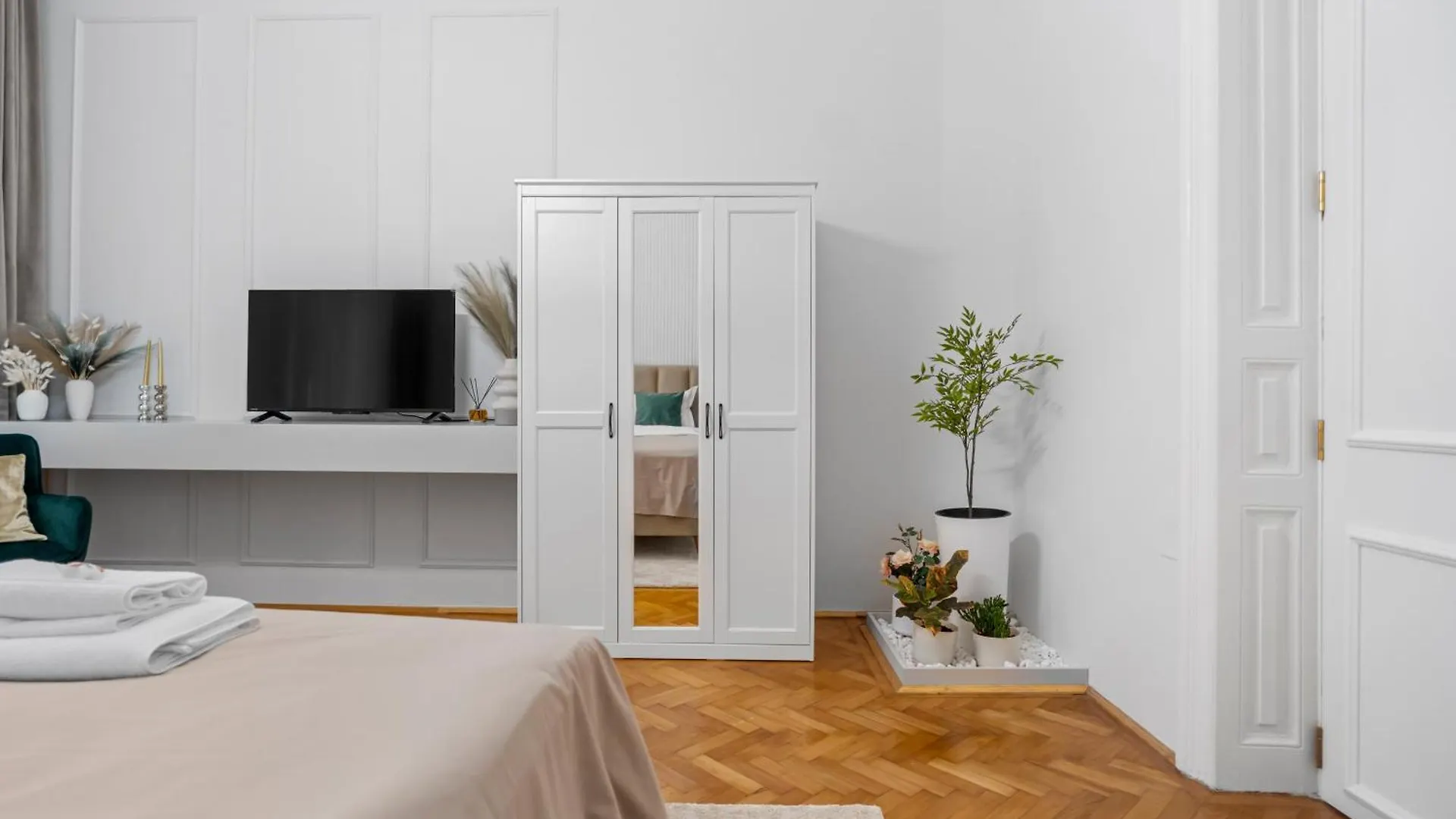 Zen Central Apartment With Self Check-In & Private Parking Bukurešť