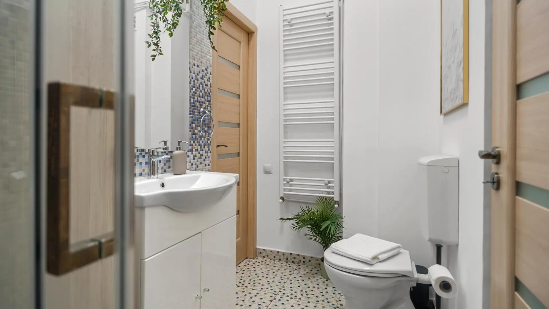 Zen Central Apartment With Self Check-In & Private Parking Bukurešť