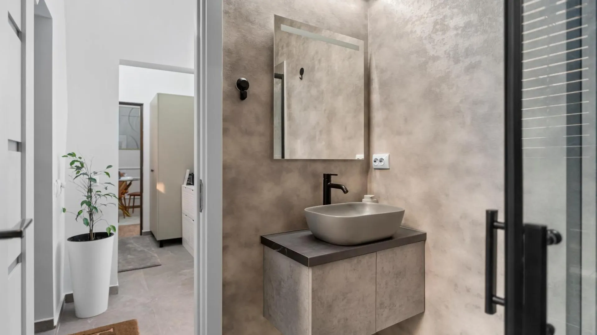 Zen Central Apartment With Self Check-In & Private Parking Bukurešť 0*,  Rumunsko