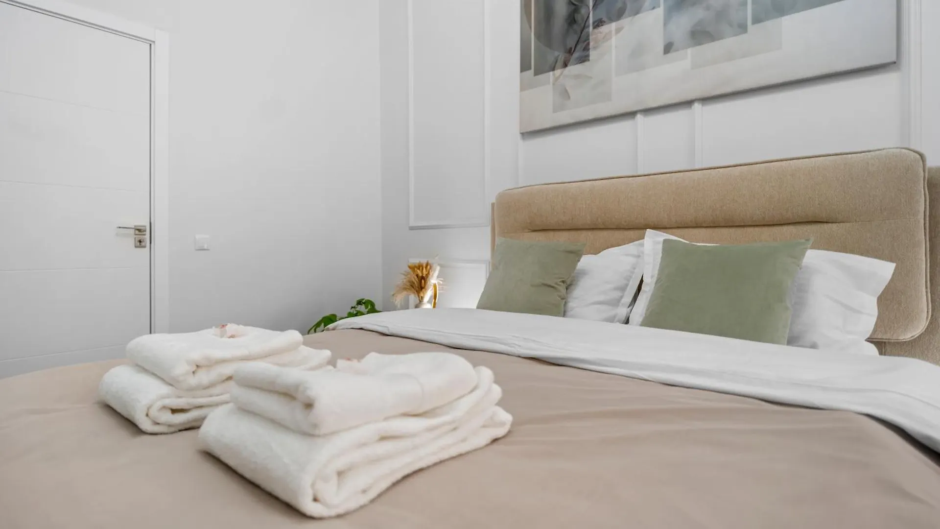 Zen Central Apartment With Self Check-In & Private Parking Bukurešť