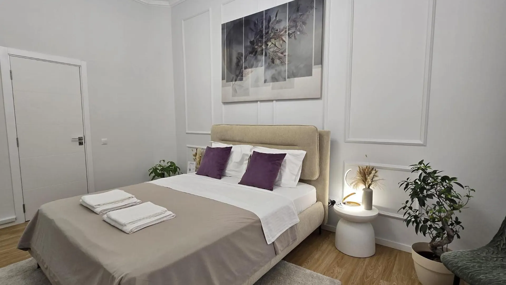 Appartamento Luxury House - Private Garden & Parking - Old Town Bucarest Romania