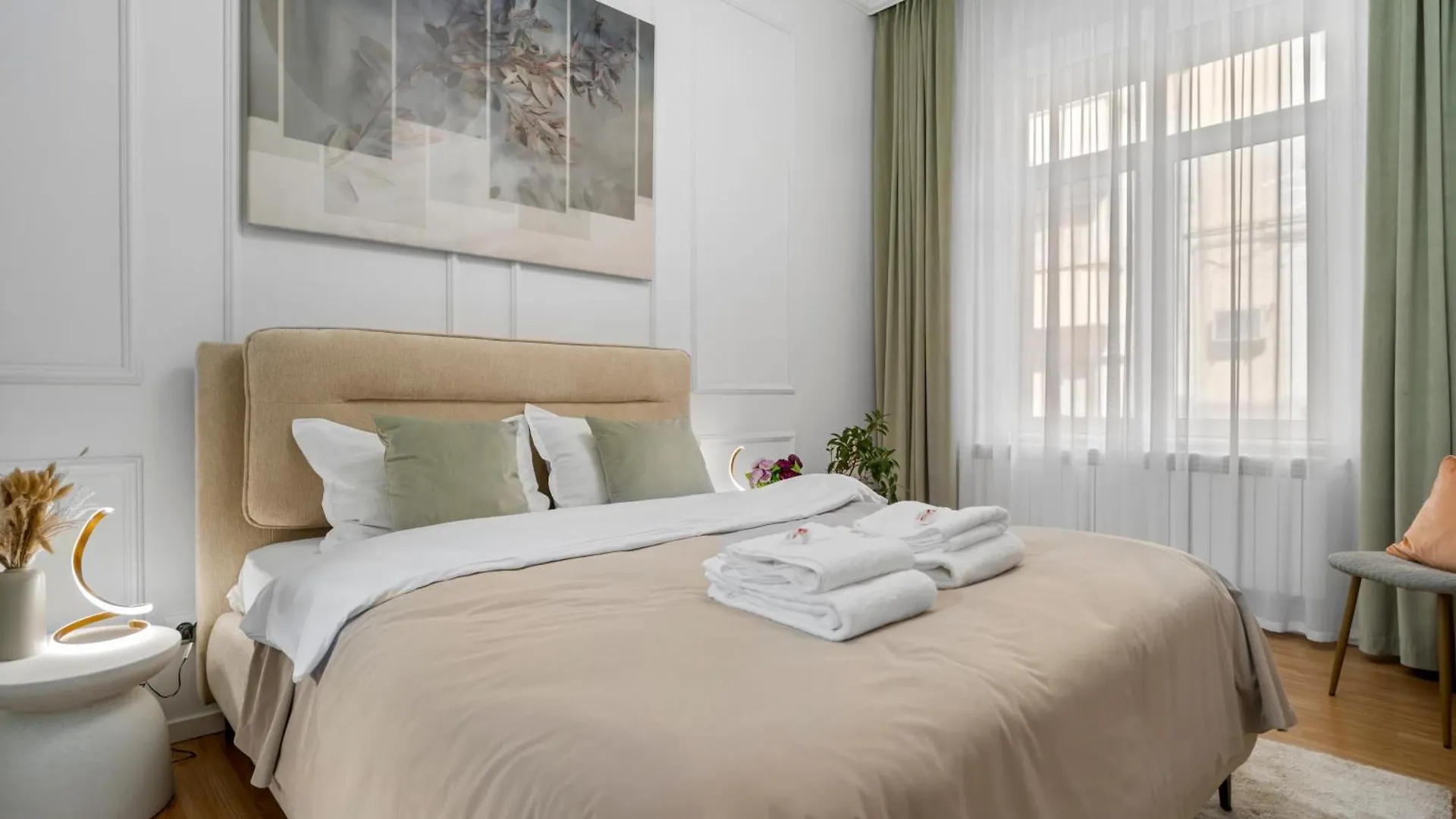 Zen Central Apartment With Self Check-In & Private Parking Bucharest Romania
