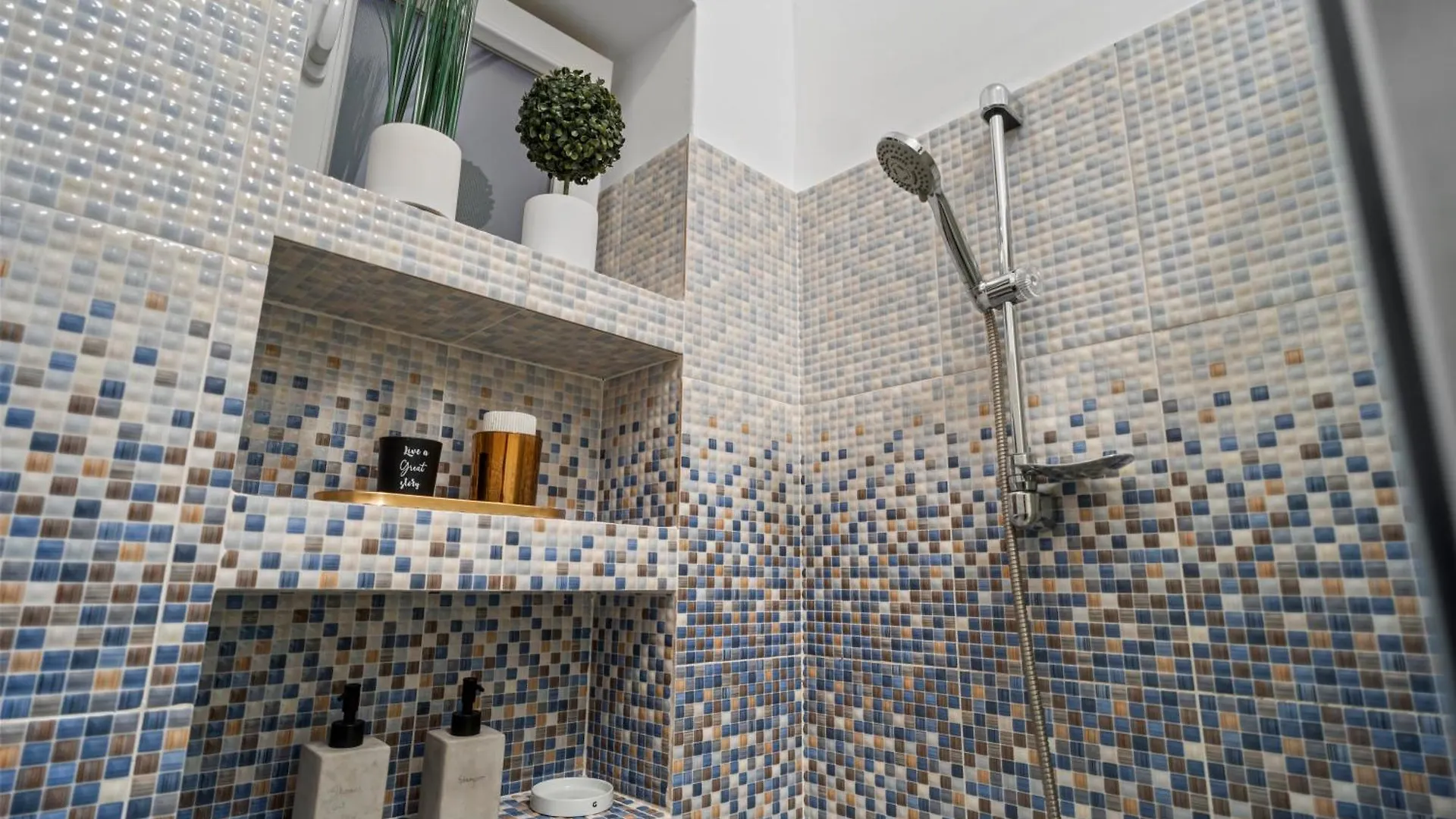 Zen Central Apartment With Self Check-In & Private Parking Bucharest