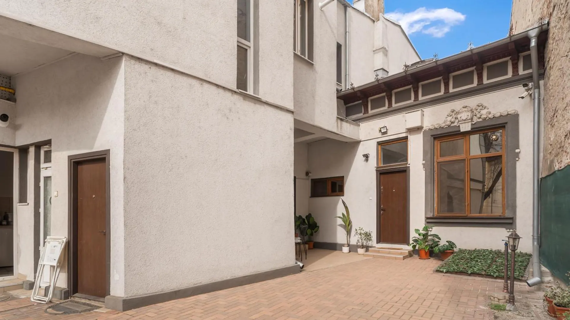Zen Central Apartment With Self Check-In & Private Parking Bucharest Romania