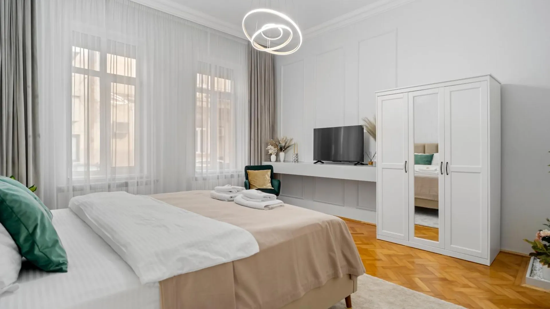 Zen Central Apartment With Self Check-In & Private Parking Bucharest